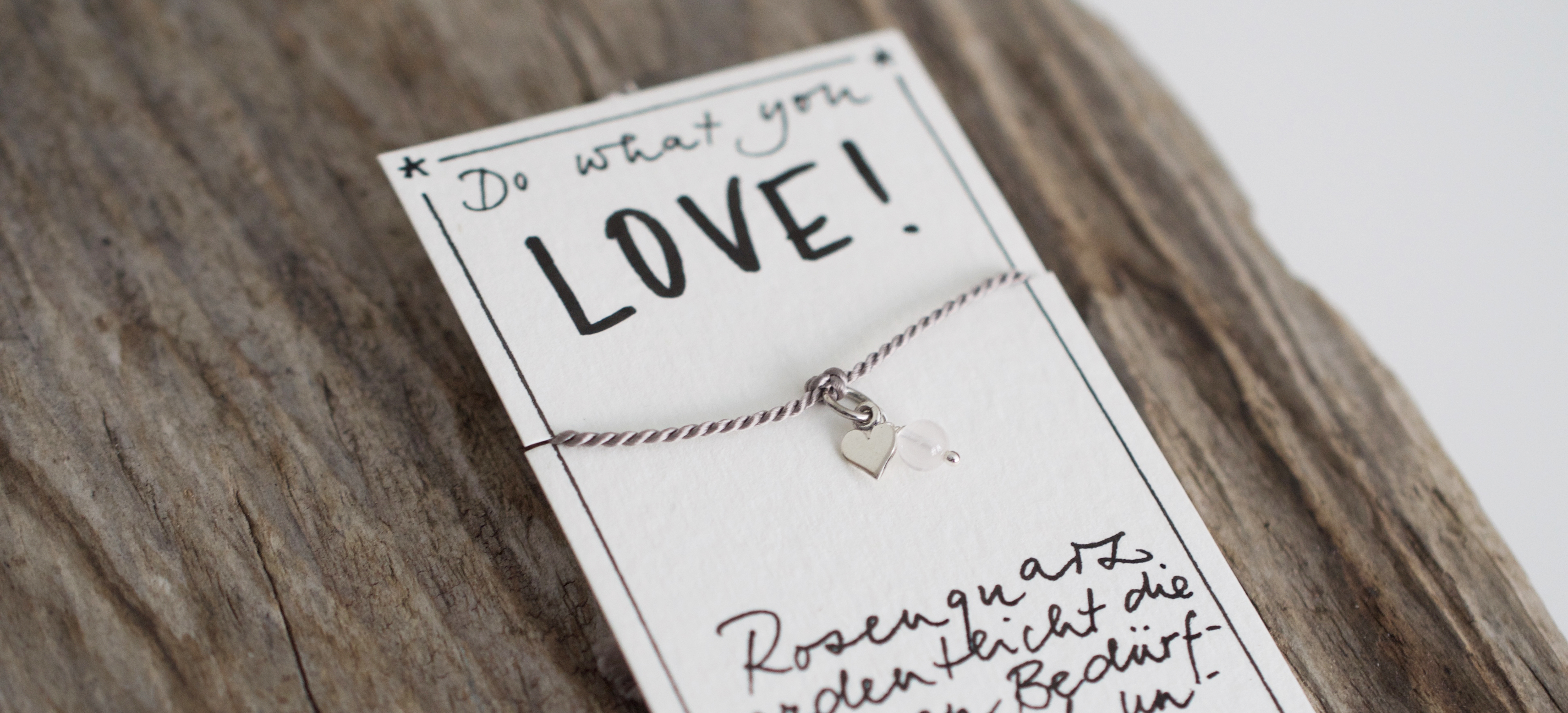 Wunscharmband mit Herz Charm und Rosenquarz aus Naturseide und 925 Silber