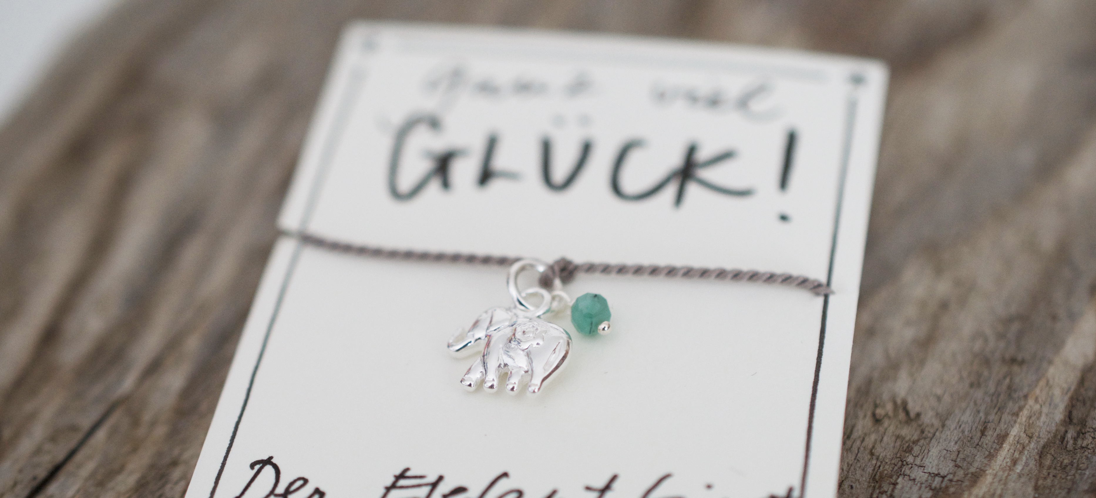 Wunscharmband mit Elefant Charm und Smaragd aus Naturseide und 925 Silber